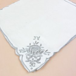 Seks vintage mundservietter med broderi