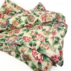 Stort blomstret vintage vatt�ppe