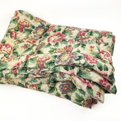 Stort blomstret vintage vatt�ppe