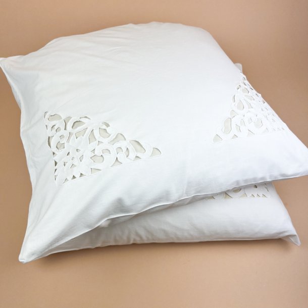 To broderede vintage pudebetr�k