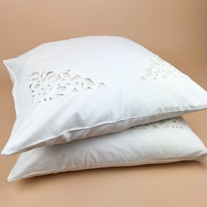 To broderede vintage pudebetr�k