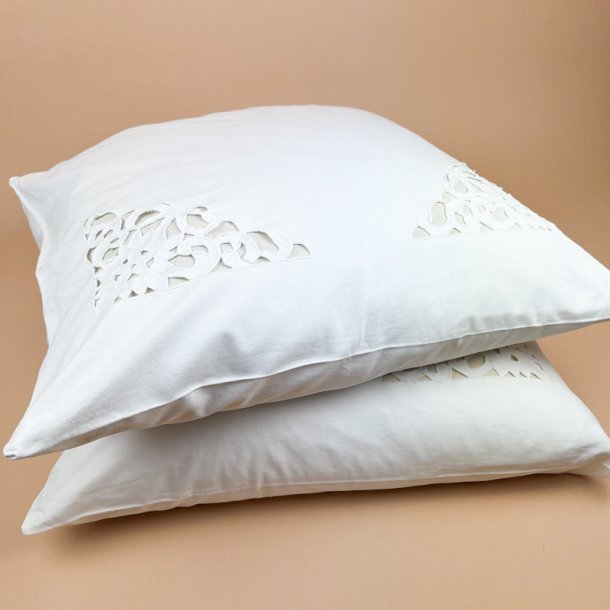 To broderede vintage pudebetr�k