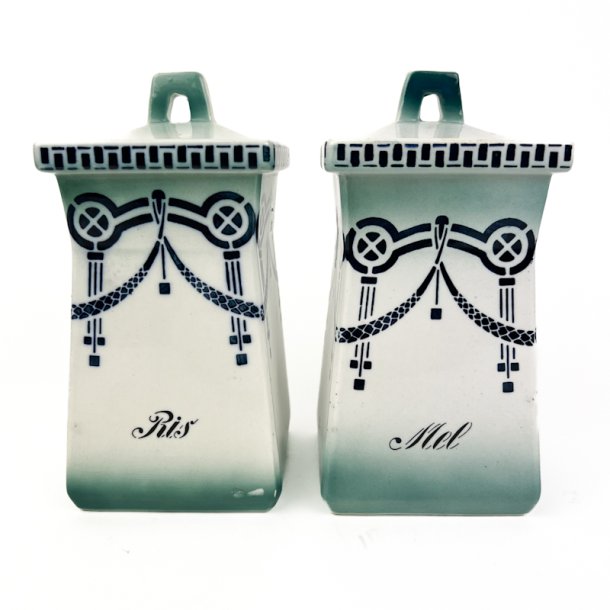 To vintage fajance k�kkenkrukker