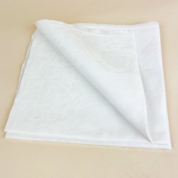 To hvide vintage damask mundservietter