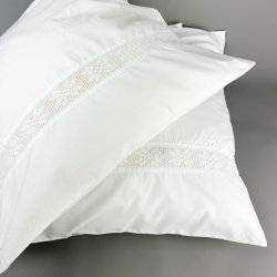 To hvide vintage pudebetr�k