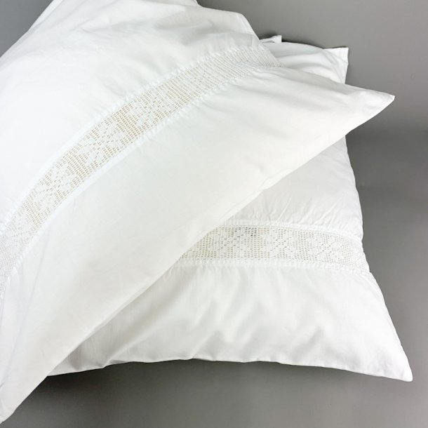 To hvide vintage pudebetr�k