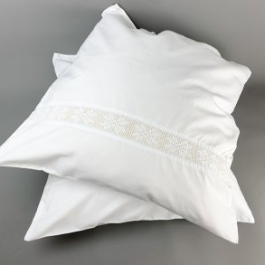 To hvide vintage pudebetr�k