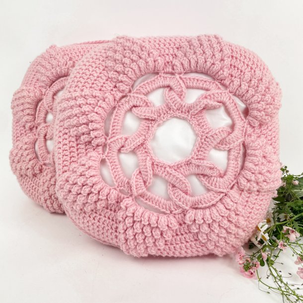 To rosa vintage pyntepuder