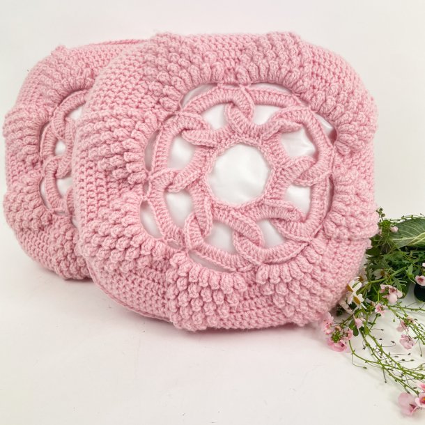 To rosa vintage pyntepuder