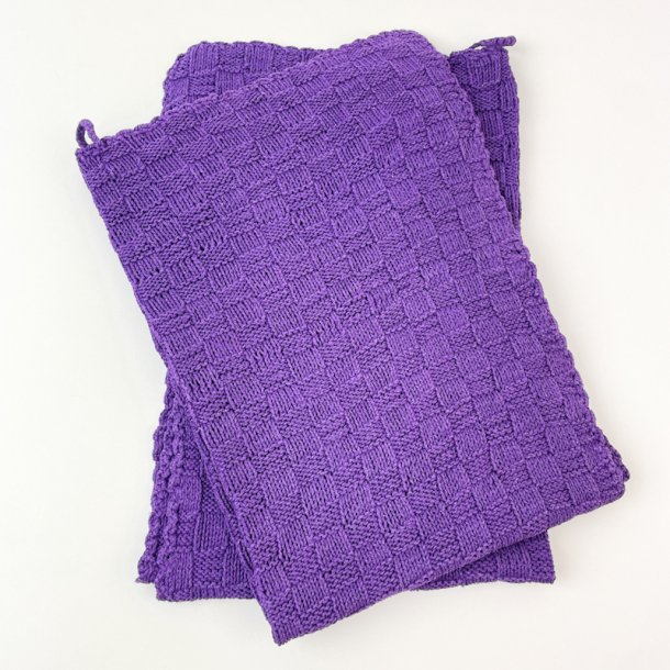 Zwei gestrickte lila Kchenhandtcher