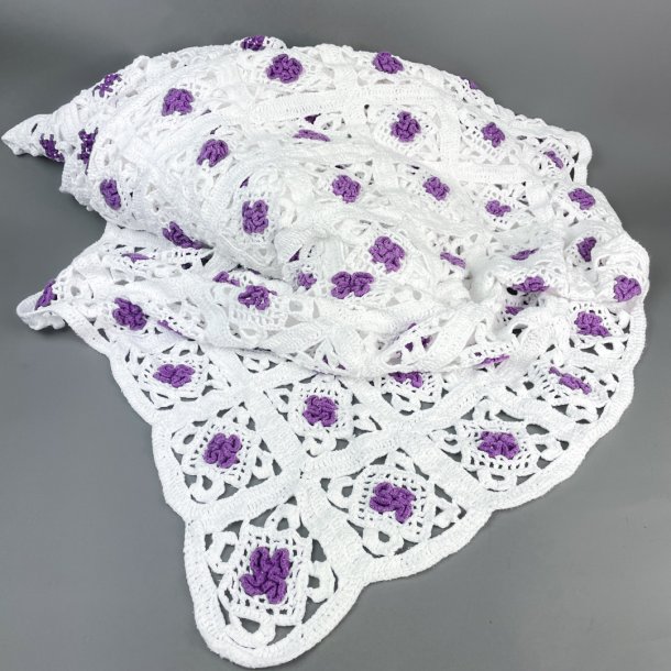 Hvidt vintage sengetppe med blomster - dobbeltseng