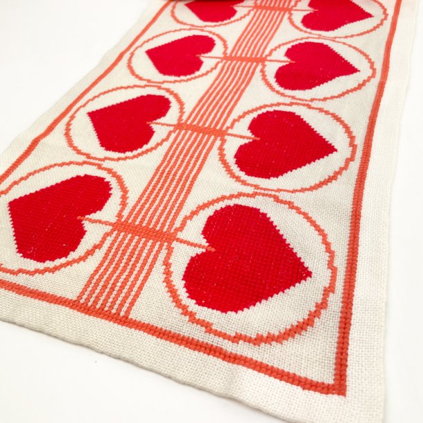 Broderet vintage bordlber med hjerter  100 cm