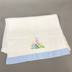 To broderede vintage viskestykker