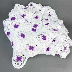 Hvidt vintage sengetppe med blomster - dobbeltseng