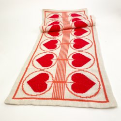 Broderet vintage bordlber med hjerter  100 cm