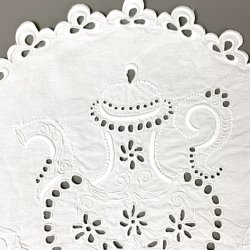 Vintage kommodedug broderi