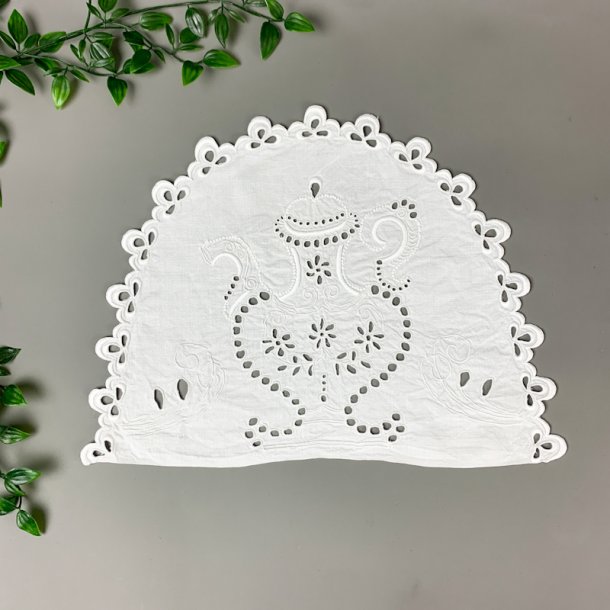 Vintage kommodedug broderi