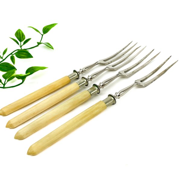 Fire vintage p�l�gsgafler med skaft i ben