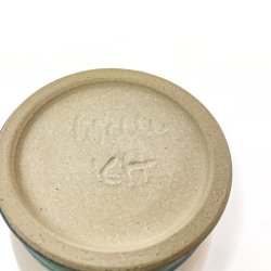 Blaues Vintage-Steingutbecher