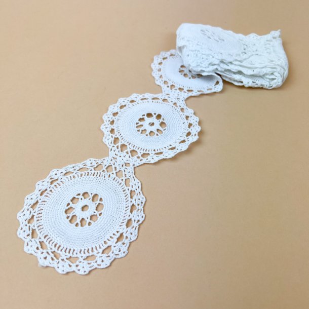 Hvid vintage h�klet blonde - 8 x 180 cm