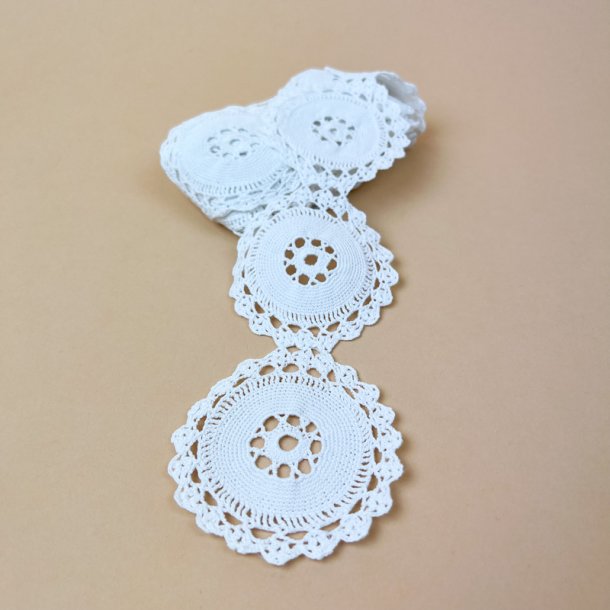 Hvid vintage h�klet blonde - 7 x 230 cm