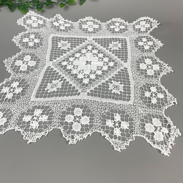 Hvid kniplet vintage lysedug