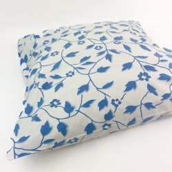 Et pudebetrk i hvid og bl