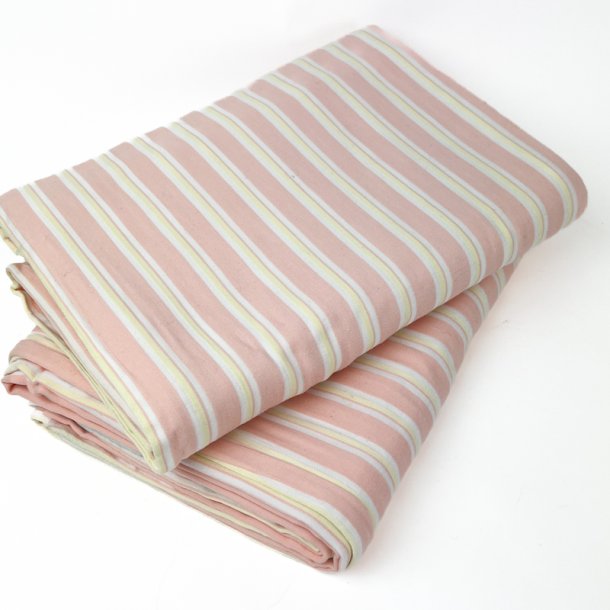 To rosastribet vintage senget�j