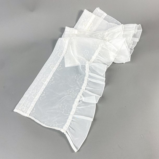 Hvid vintage gardinkappe med flsekant 