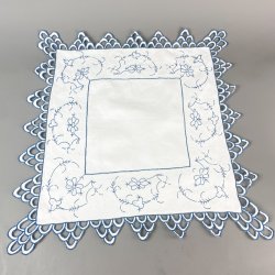 Vintage lysedug med bl�t broderi