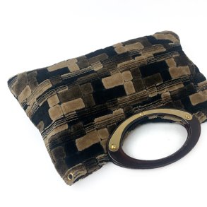 Vintage Velours-Handtasche mit goldfarbenen Details