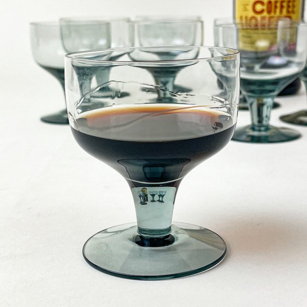 Graue Retro-Likrschale