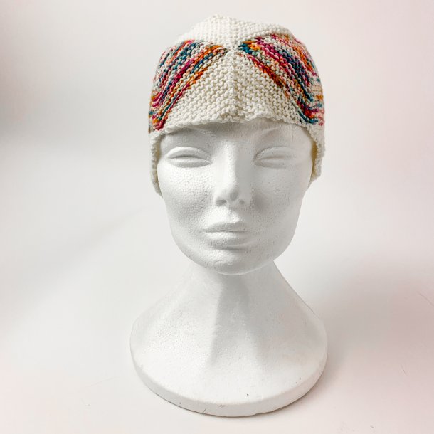 Nyt hndstrikket pandebnd i bldt uld