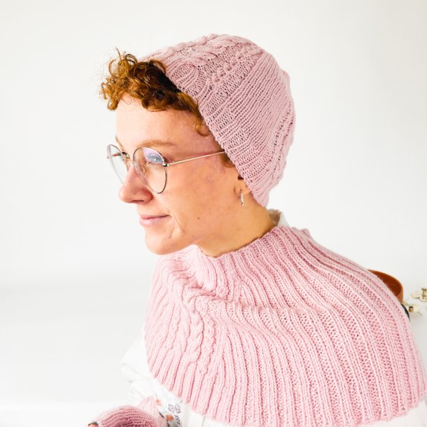 Vinter st i lys rosa uld.