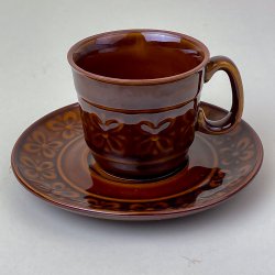 Brun retro kaffekop med blomster