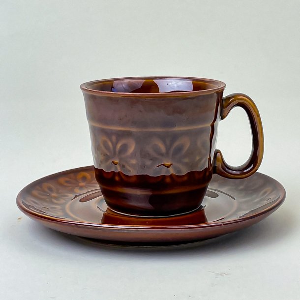 Brun retro kaffekop med blomster