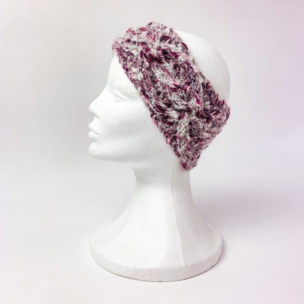 Nyt hndstrikket pandebnd i rosa mohair