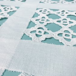 Hklet hvid vintage lysedug - 50x70 cm