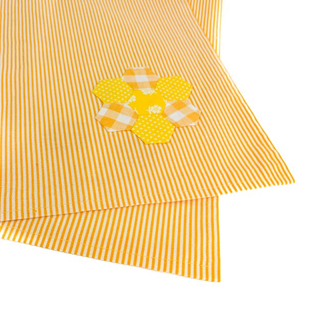 To gule retro dkkeservietter