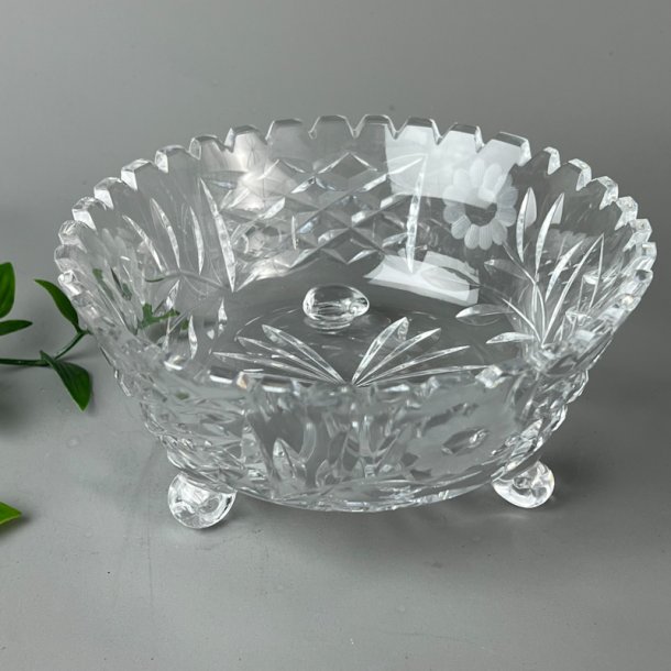 Klar vintage glassk�l p� f�dder