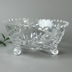 Klar vintage glassk�l p� f�dder