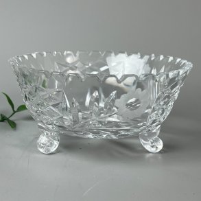 Klar vintage glassk�l p� f�dder
