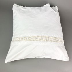 Hvidt vintage pudebetrk med mellemvrk