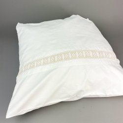 Hvidt vintage pudebetrk med mellemvrk