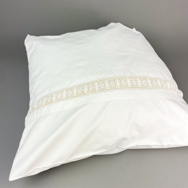 Hvidt vintage pudebetrk med mellemvrk