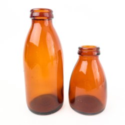 Mlke- og fldeflaske i brunt glas