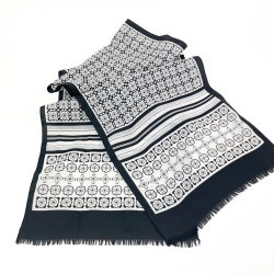 Langes Vintage-Satintuch