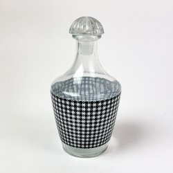 Karaffe mit Karomuster