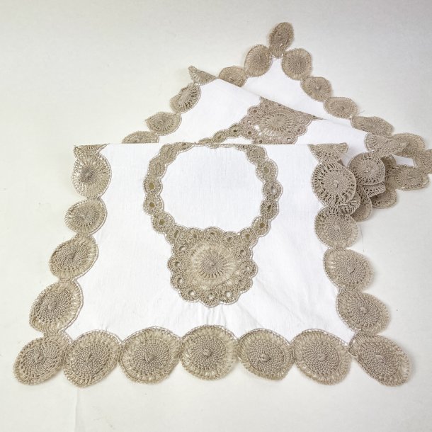 Vintage bordlber med sandfarvet blonde