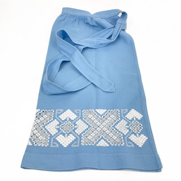 Hellblaues Vintage Schrze mit Hardangerstickerei